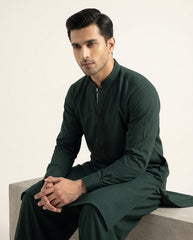 Vigo Star Emerald Green model seated full look