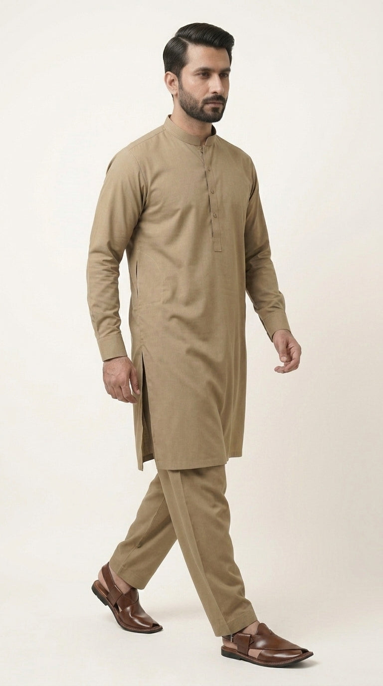 The Mud Dusk — full front standing view with band collar