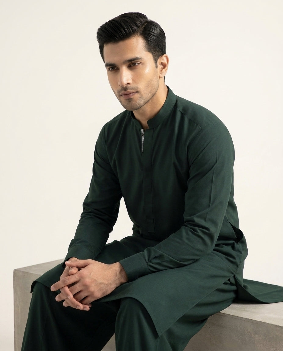 Vigo Star Emerald Green model seated full look