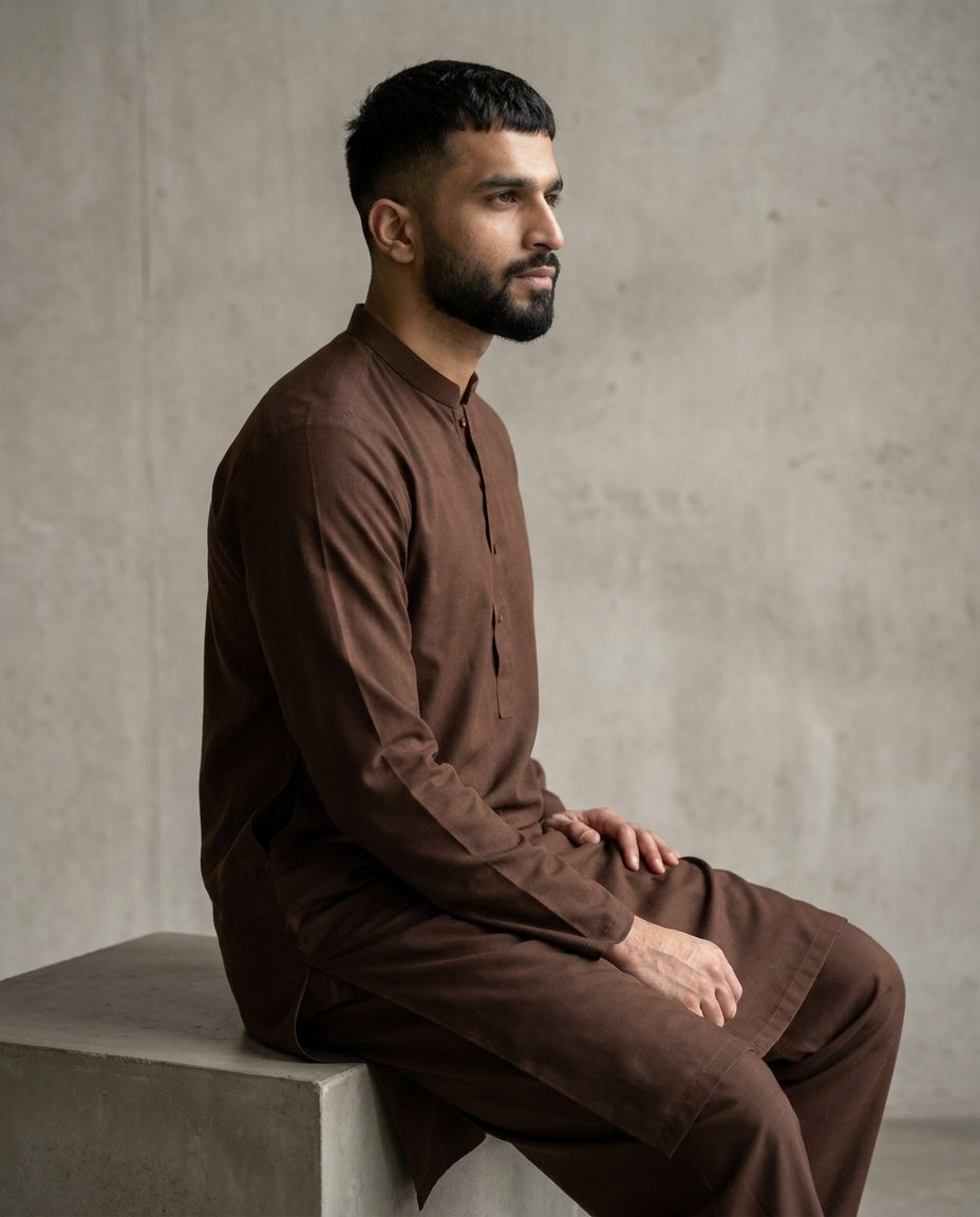Vigo Star Mud Brown model seated side profile