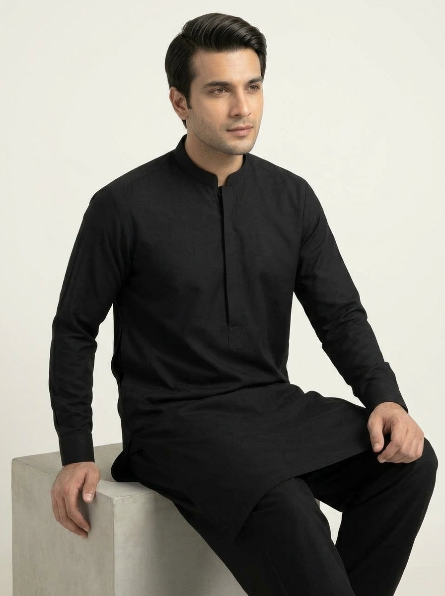 Vigo Star Jet Black collar and label detail close-up